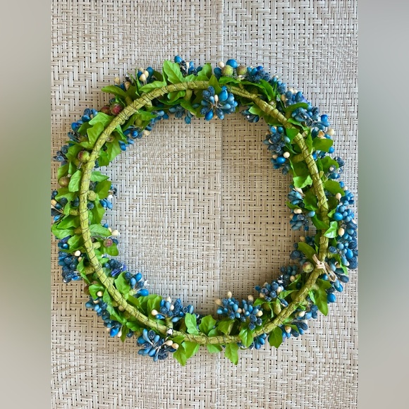 Valerie Parr Hill Pip Berry Wreath and Candle Ring - Picture 6 of 10